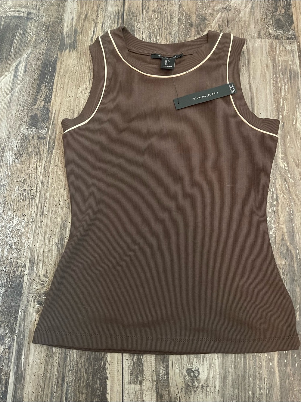 Tahari tank, size small, NWT